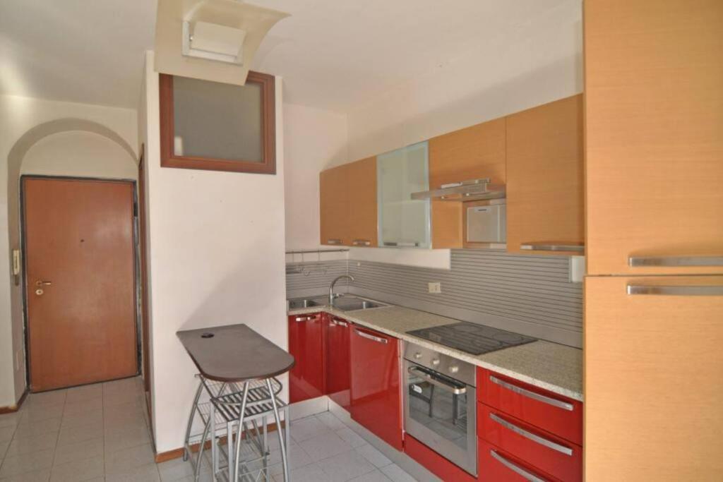 Mini Sarpi Apartment Милано Екстериор снимка