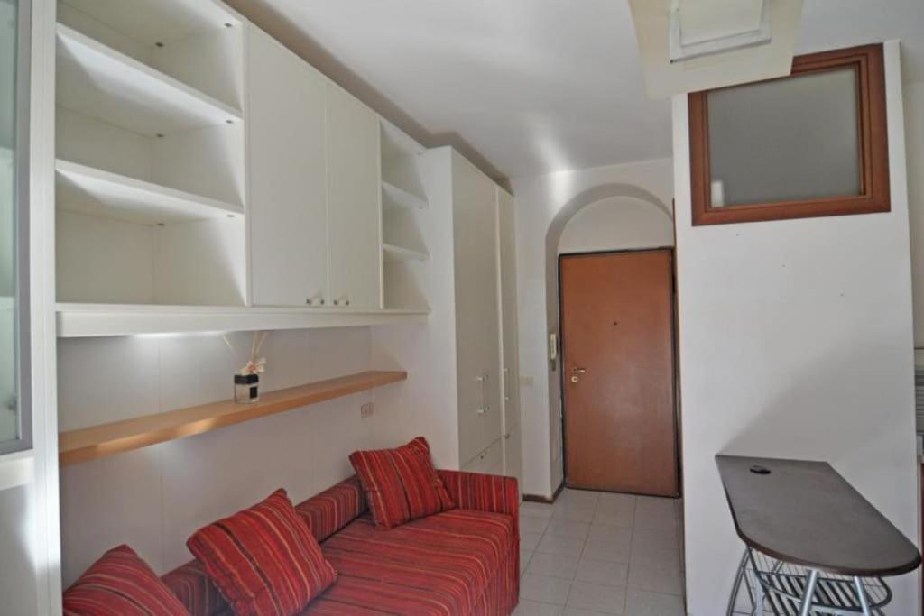 Mini Sarpi Apartment Милано Екстериор снимка
